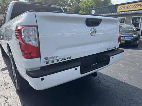 Used 2018 Nissan Titan SV w/ SV Convenience Package AWD/4WD image 16
