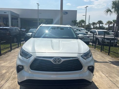 Used 2023 Toyota Highlander XLE AWD/4WD image 17