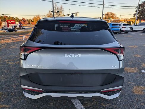 Used 2024 Kia Sportage LX image 5