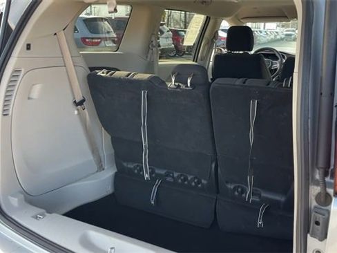 Used 2022 Chrysler Voyager LX image 21