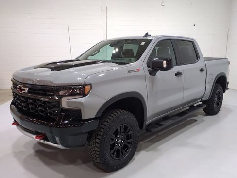 Used 2024 Chevrolet Silverado 1500 ZR2 w/ Technology Package AWD/4WD image 8