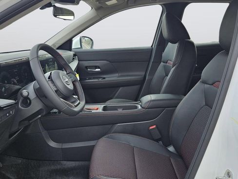 Used 2025 Nissan Kicks SR image 10