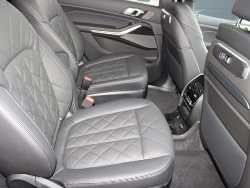Used 2026 BMW X7 xDrive40i w/ M Sport Package image 31