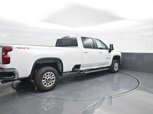 Used 2025 Chevrolet Silverado 2500 LT w/ Convenience Package AWD/4WD image 8