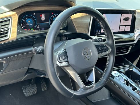 Used 2024 Volkswagen Atlas SE w/ Black Wheel Package FWD image 28