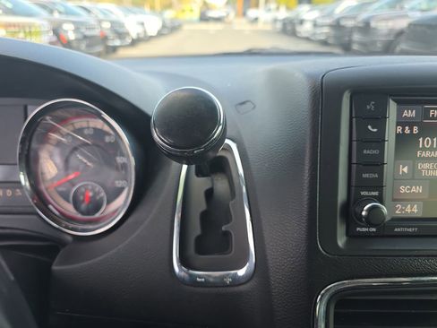 Used 2019 Dodge Grand Caravan SXT image 24