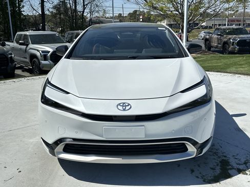 Used 2025 Toyota Prius XSE Premium w/ Limited Premium Package image 3