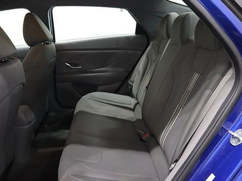 Used 2023 Hyundai Elantra SEL w/ Preferred Accessory Package FWD image 11