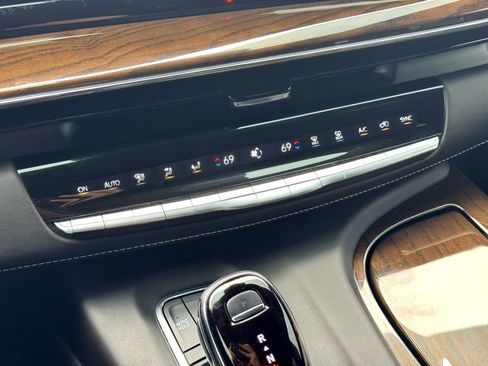 Used 2024 Cadillac Escalade ESV Sport Platinum w/ LPO, ONYX Package image 38