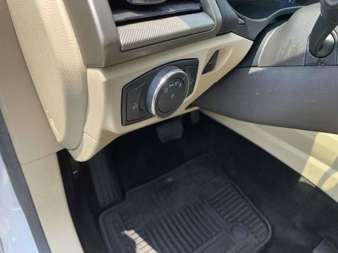 Used 2016 Ford Fusion SE FWD image 23