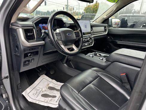 Used 2024 Ford Expedition XLT image 9