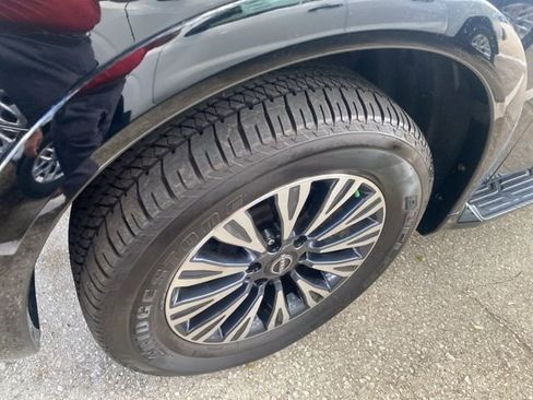 Certified 2024 Nissan Armada SL w/ Midnight Edition Package image 3