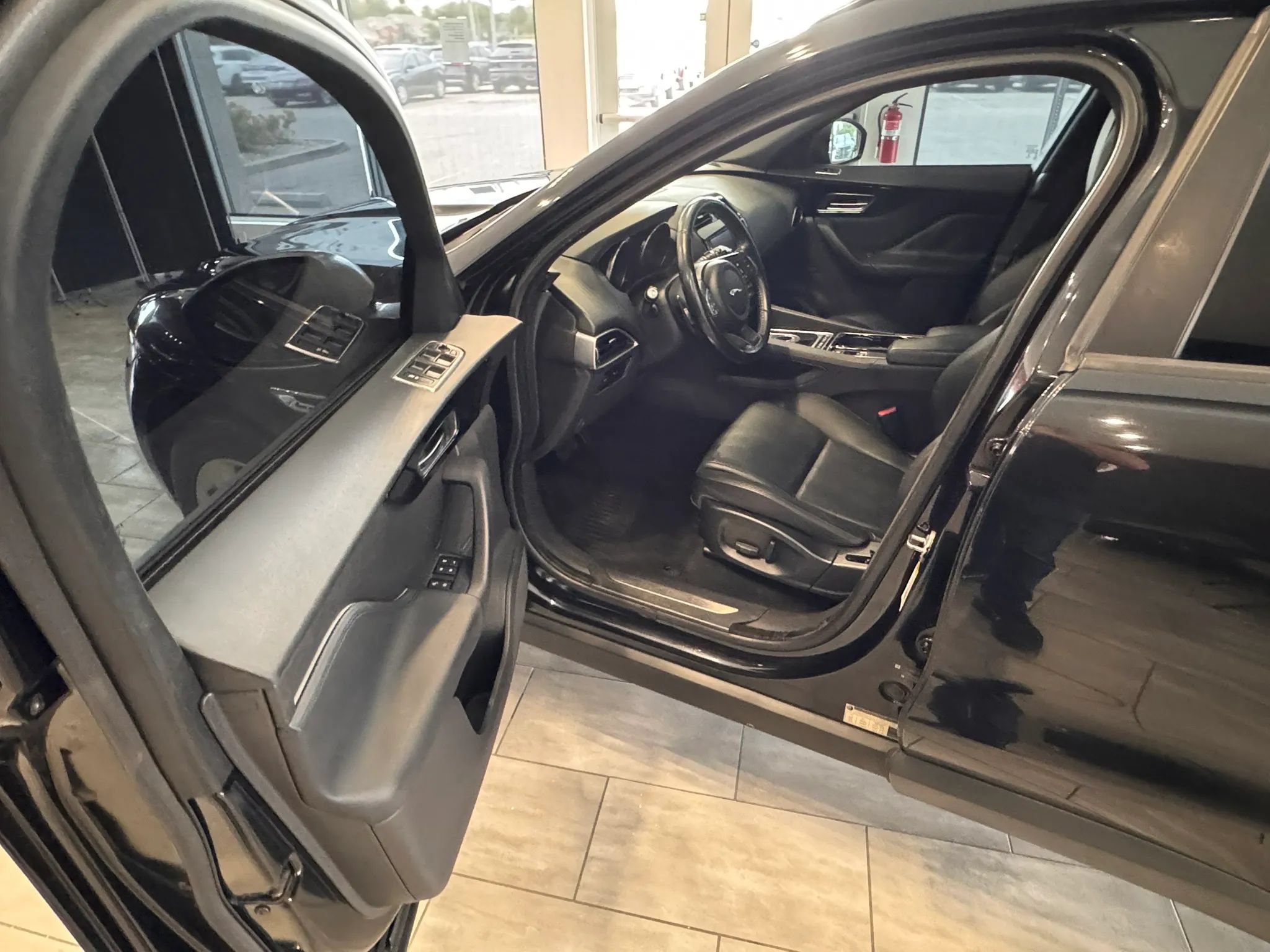 Used 2017 Jaguar F-PACE Premium AWD/4WD image 22