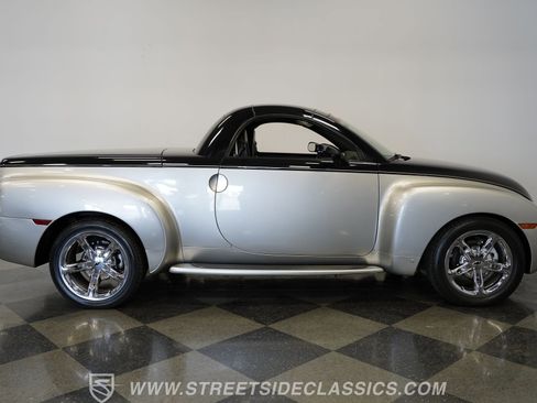 Used 2006 Chevrolet SSR w/ Preferred Equipment Group RWD image 15