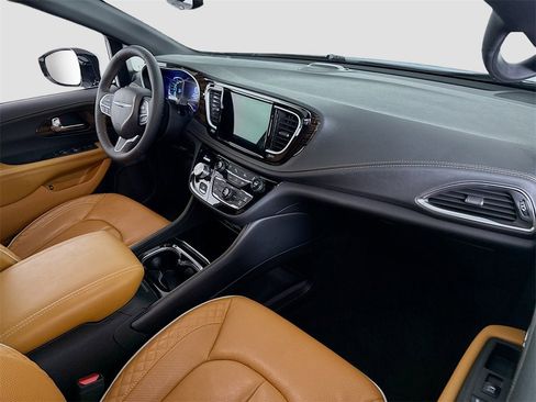 Used 2023 Chrysler Pacifica Pinnacle image 26