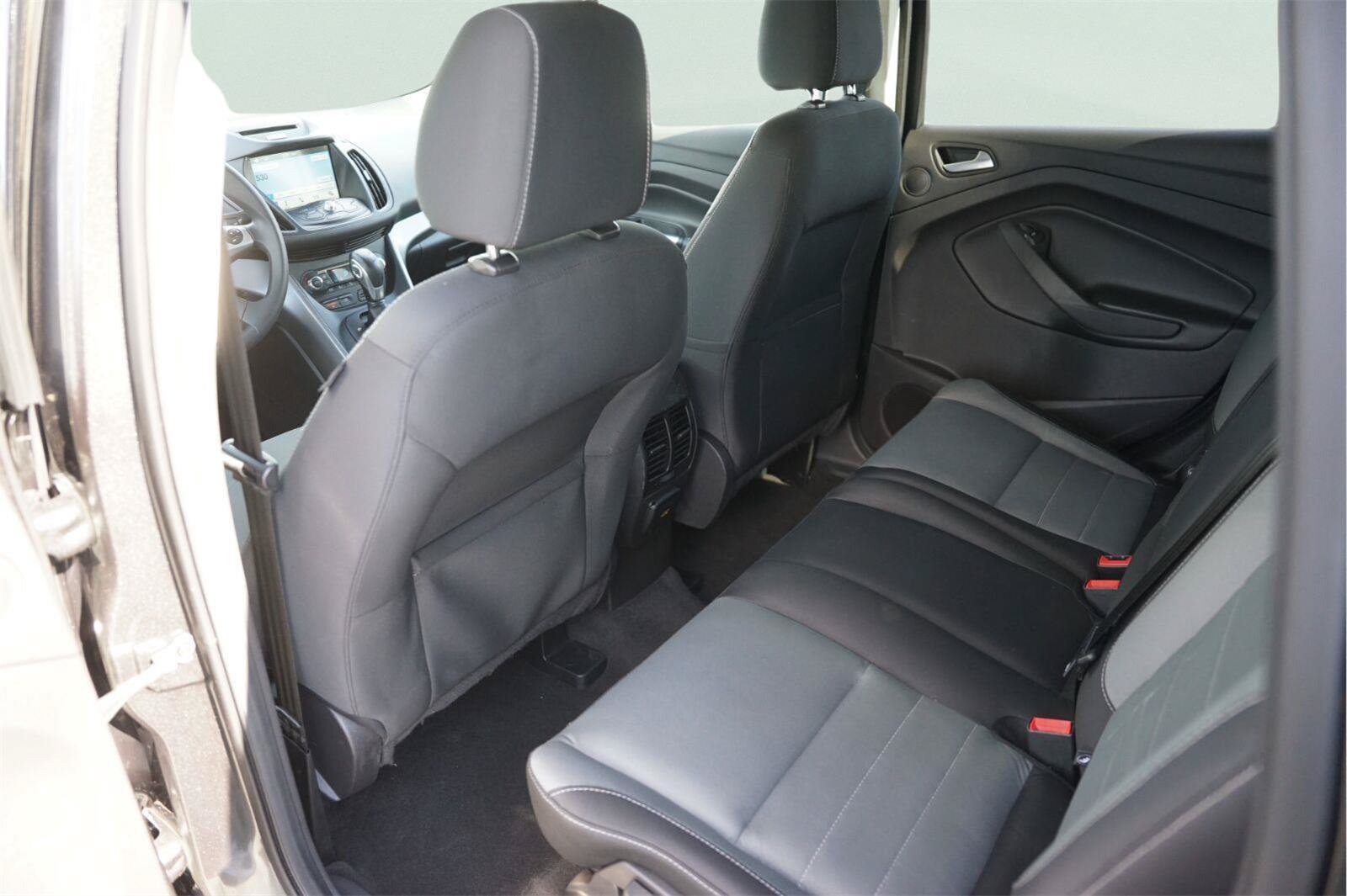 Used 2016 Ford Escape SE w/ Equipment Group 201A FWD image 11