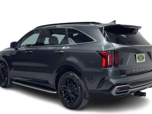 Used 2022 Kia Sorento S FWD image 4