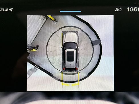 Used 2025 Volvo XC40 B5 Plus image 16