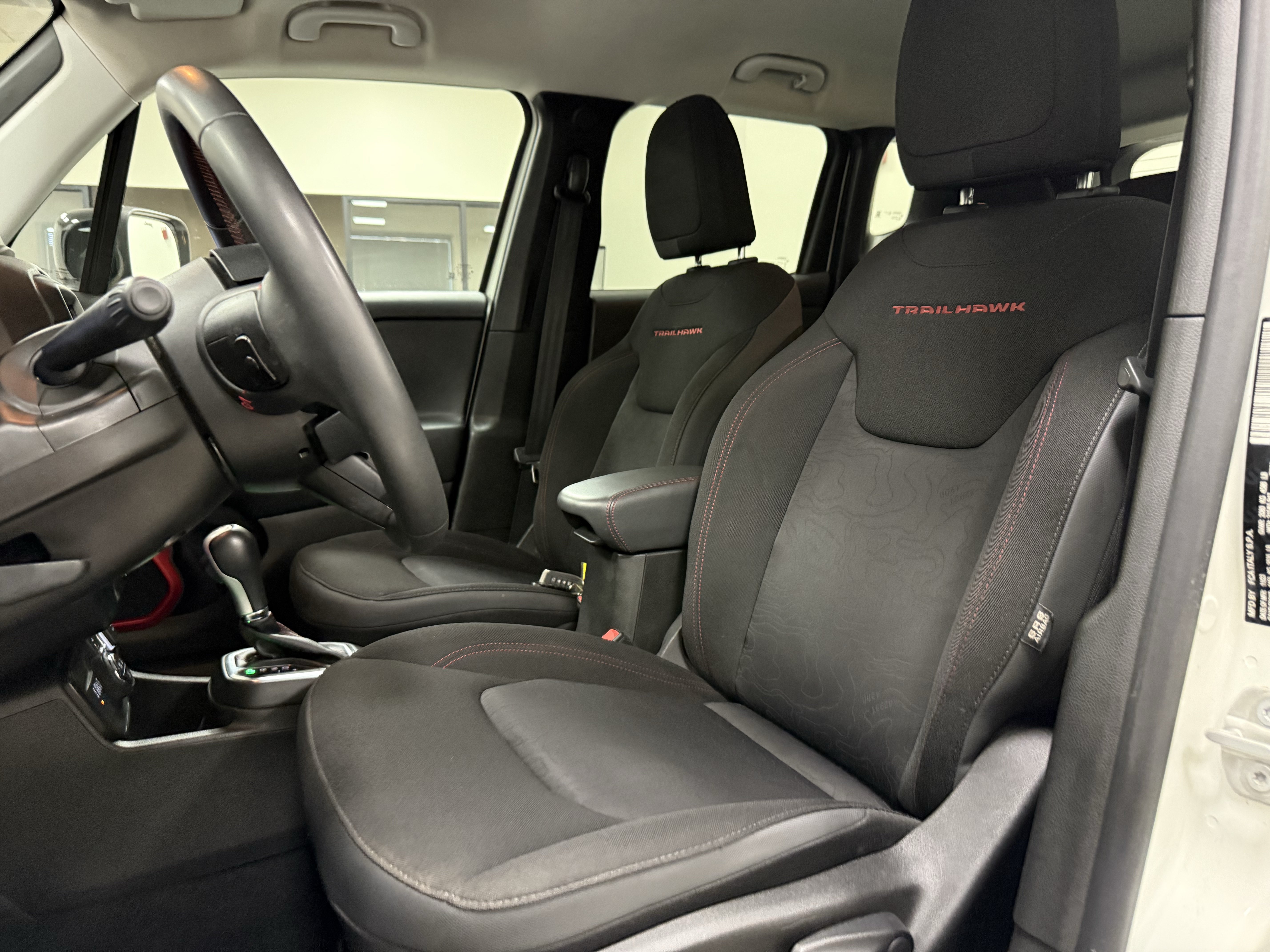 Used 2023 Jeep Renegade Trailhawk AWD/4WD image 13