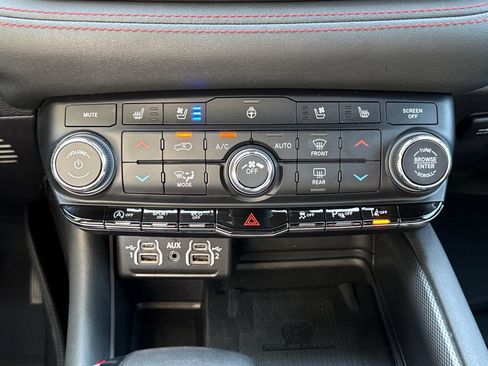 Used 2024 Dodge Durango GT AWD/4WD image 23