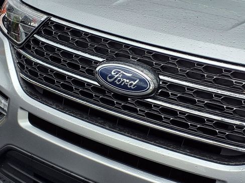 Used 2023 Ford Explorer XLT w/ Equipment Group 202A AWD/4WD image 32