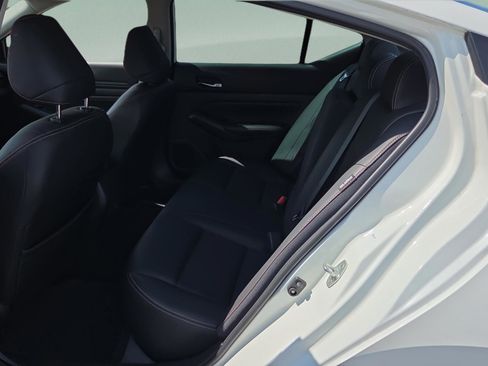 Used 2019 Nissan Altima 2.5 SR FWD image 10