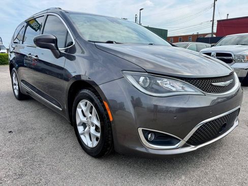 Used 2017 Chrysler Pacifica Touring-L Plus w/ Advanced Safetytec Group FWD image 7