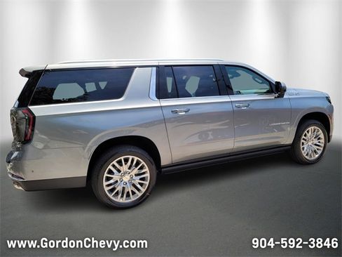 New 2025 Chevrolet Suburban High Country image 7