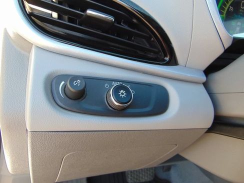 Used 2017 Chevrolet Volt LT w/ Comfort Package FWD image 19