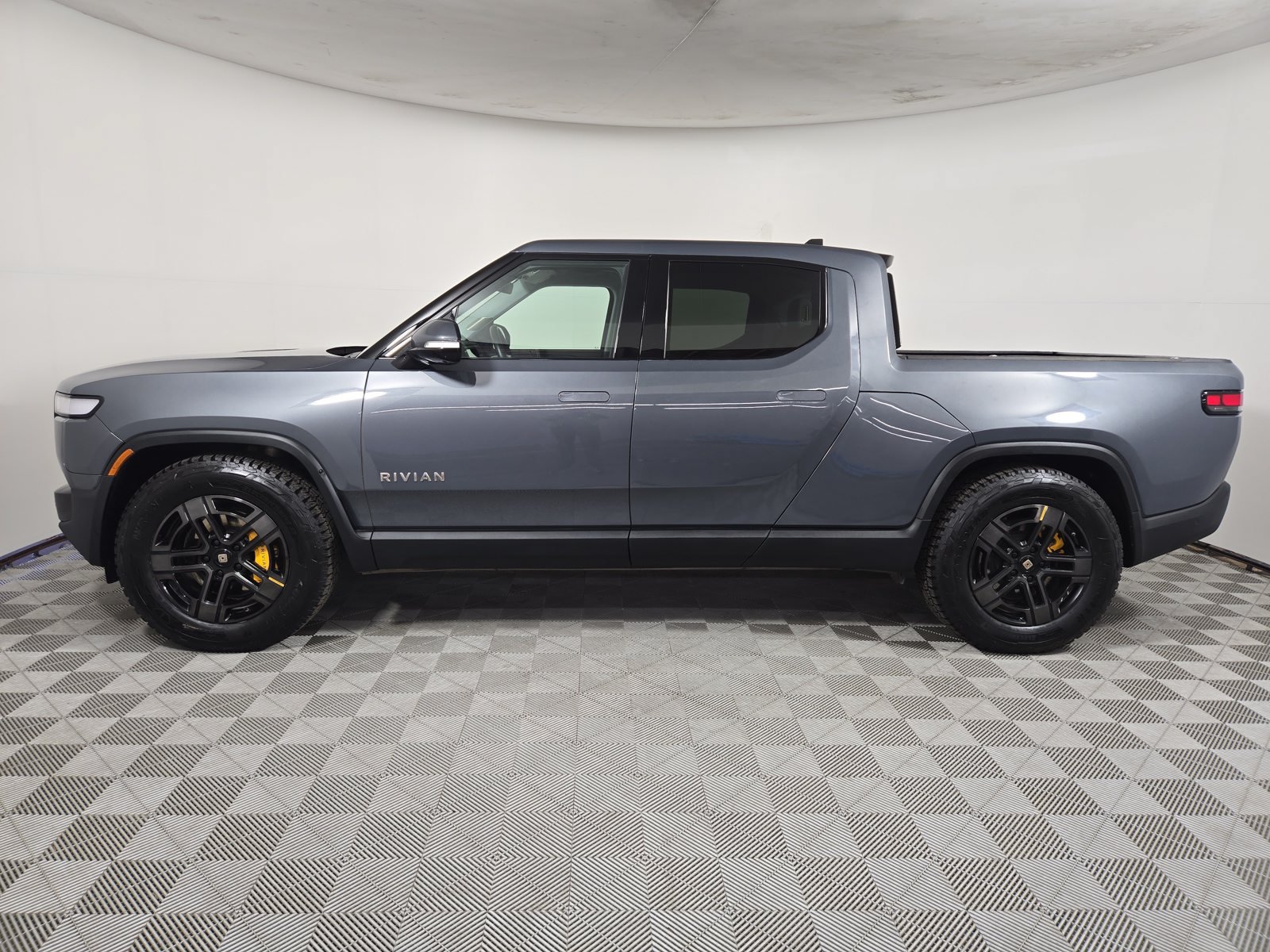 Used 2023 Rivian R1T Adventure Quad AWD/4WD image 2