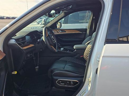 Used 2023 Jeep Grand Cherokee L Summit AWD/4WD image 12