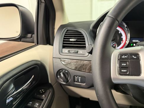 Used 2016 Dodge Grand Caravan SE w/ Quick Order Package 29E SE FWD image 88