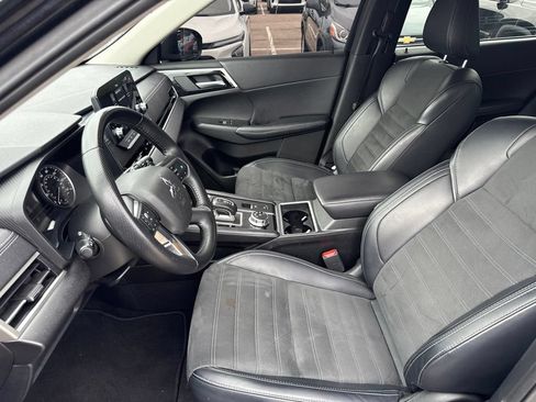 Used 2024 Mitsubishi Outlander SE FWD image 11