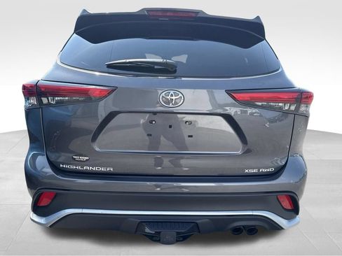 Used 2022 Toyota Highlander XSE AWD/4WD image 7
