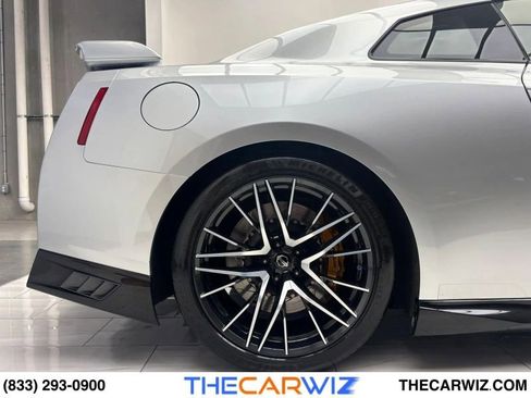 Used 2023 Nissan GT-R Premium w/ Premium Interior Package image 31