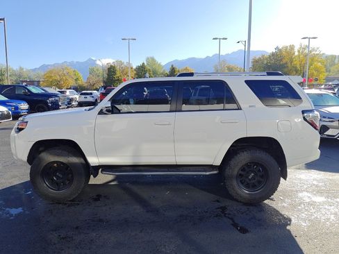 Used 2018 Toyota 4Runner SR5 Premium image 4