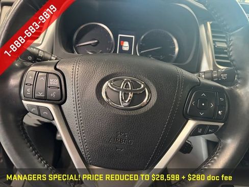 Used 2019 Toyota Highlander XLE AWD/4WD image 21