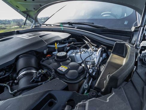 Used 2023 Land Rover Range Rover Velar R-Dynamic S image 17