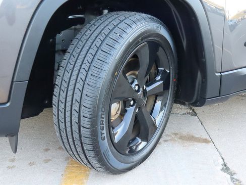 Used 2020 Jeep Cherokee Latitude Plus image 17