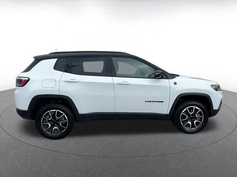 Used 2025 Jeep Compass Trailhawk image 16