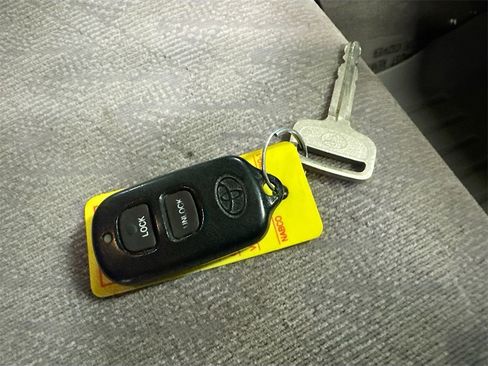 Used 2004 Toyota Tacoma 4x4 Xtracab V6 w/ SR5 Color-Keyed Pkg image 32