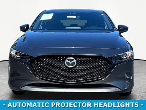 Used 2020 MAZDA MAZDA3 Hatchback w/ Preferred Package FWD image 2