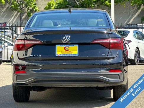 Used 2024 Volkswagen Jetta SE FWD image 6