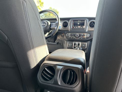 Used 2022 Jeep Gladiator Sport AWD/4WD image 26