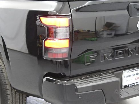 Used 2023 Nissan Frontier SV w/ Technology Package RWD image 9