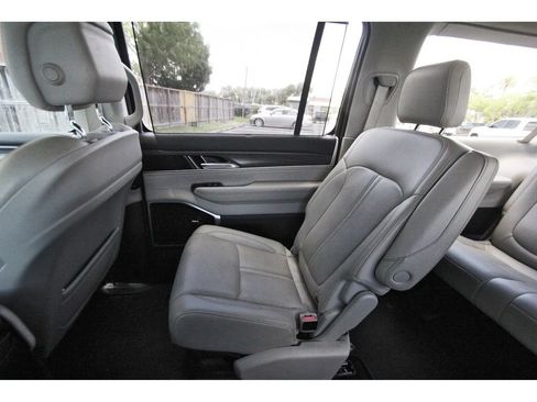 Used 2023 Jeep Wagoneer L Series III w/ Premium Group I AWD/4WD image 12