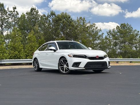 Used 2023 Honda Civic Touring image 2