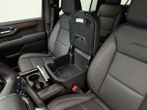 Used 2025 GMC Yukon XL Denali w/ Sun & Power Step Package image 30