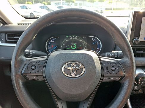 Used 2025 Toyota RAV4 XLE AWD/4WD image 17