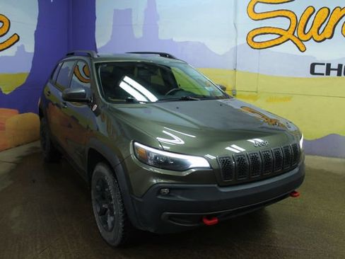 Used 2020 Jeep Cherokee Trailhawk w/ Comfort & Convenience Group AWD/4WD image 2